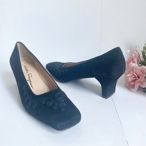 NWT Vintage Salvatore Ferragamo Black Suede Embroidered Spool Heel Pumps